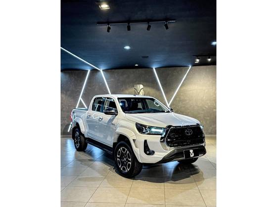 TOYOTA HILUX 2.8 D-4D TURBO DIESEL CD SRX PLUS 4X4 AUTOMÁTICO TOYOTA HILUX 2.8 D-4D TURBO DIESEL CD SRX PLUS 4X4 AUTOMÁTICO